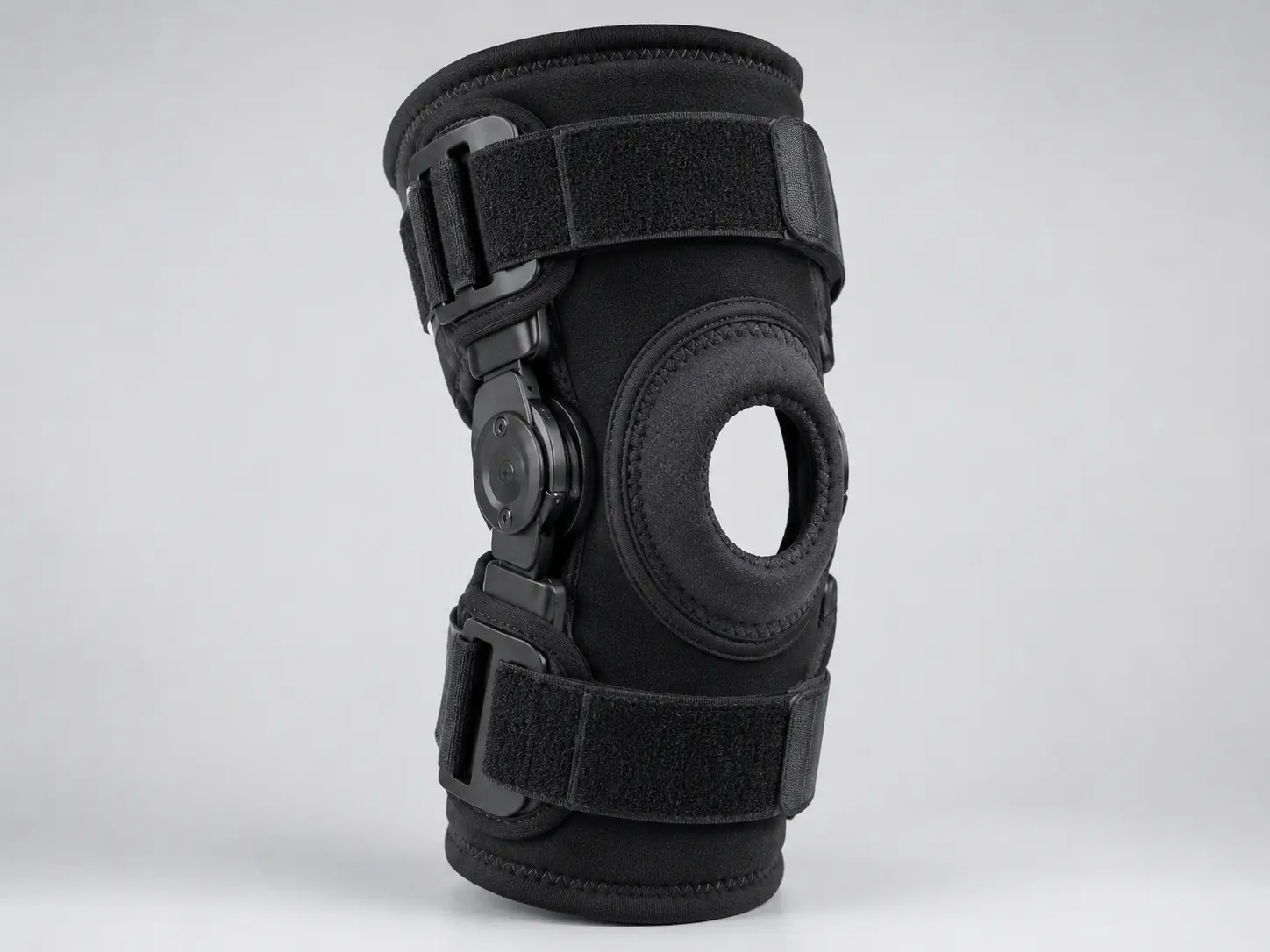 Hinged knee brace with lateral aluminum hinges and open patella ring